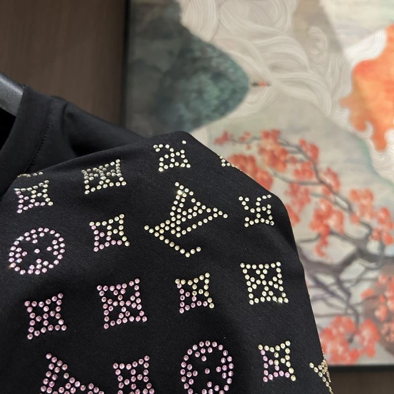Practical Louis Vuitton T-Shirts 132569