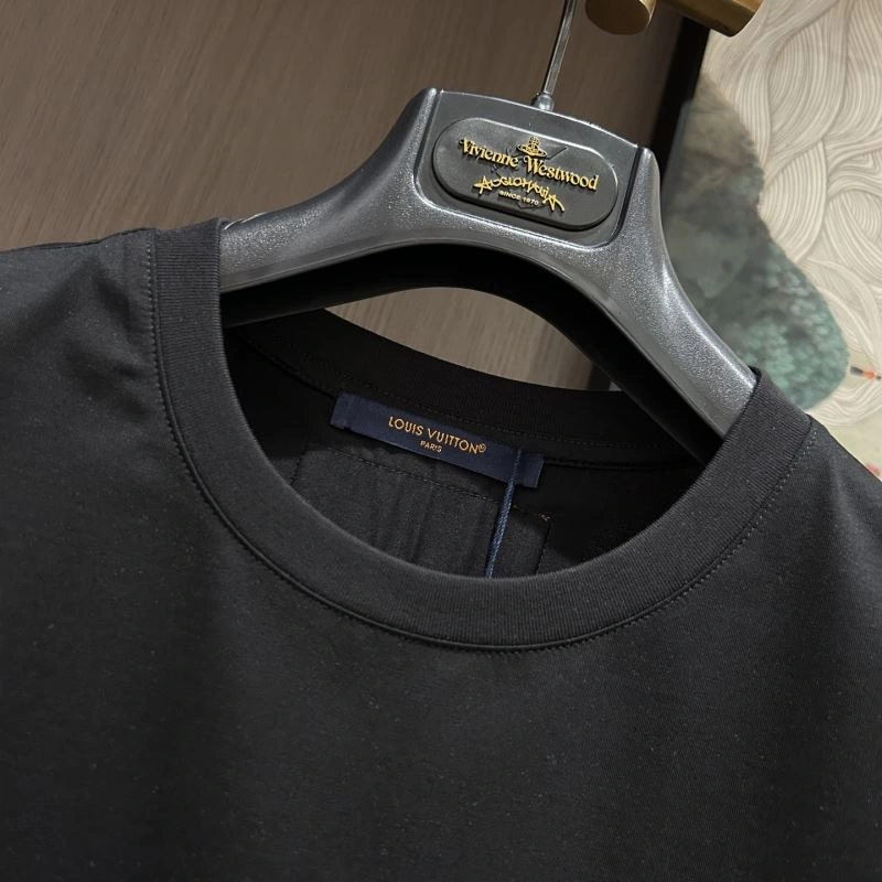 Louis Vuitton T-Shirts UrbanChic 132567
