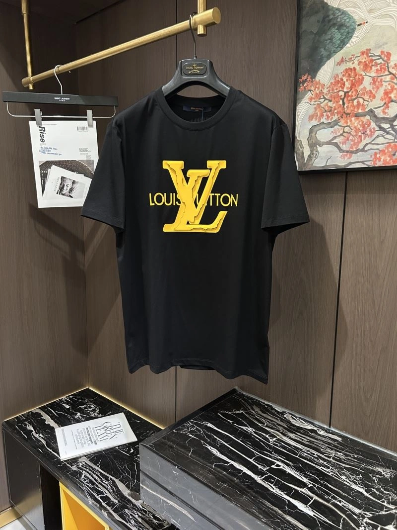 Flexible Louis Vuitton T-Shirts 132566