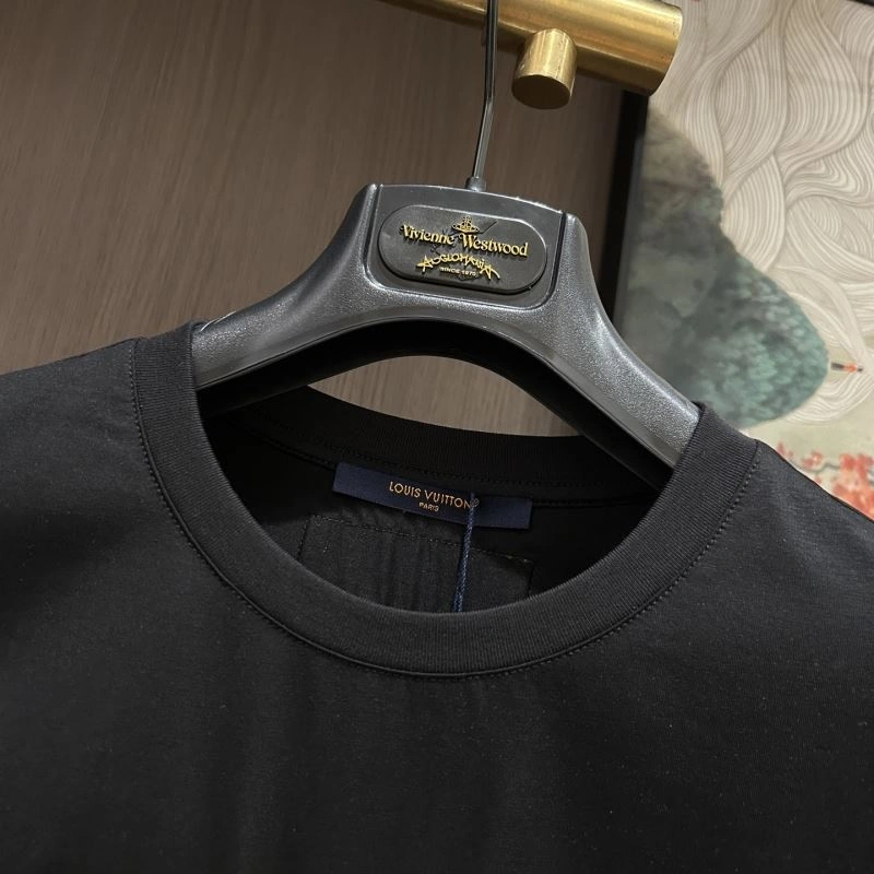 Flexible Louis Vuitton T-Shirts 132566