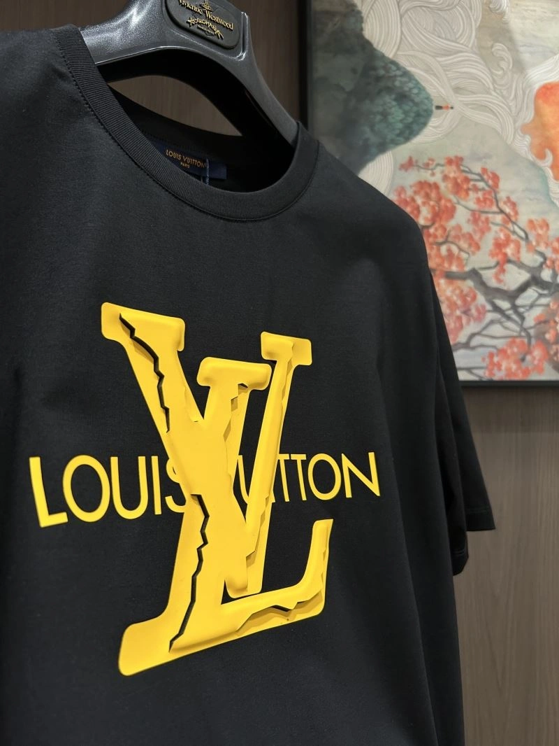 Flexible Louis Vuitton T-Shirts 132566