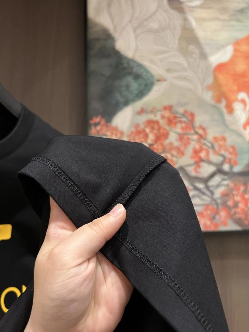 Flexible Louis Vuitton T-Shirts 132566