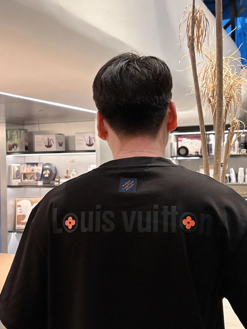 Louis Vuitton T-Shirts Breathable 132542