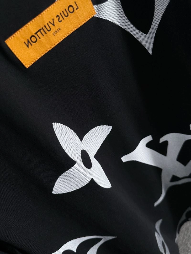 Attractive Louis Vuitton T-Shirts 132560