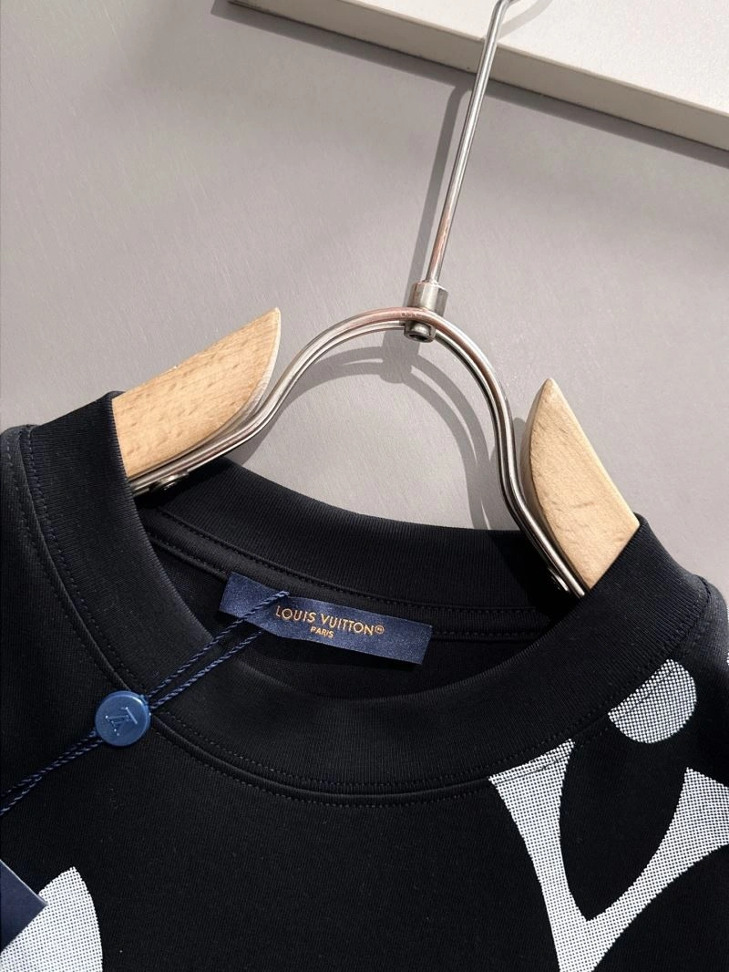 Attractive Louis Vuitton T-Shirts 132560