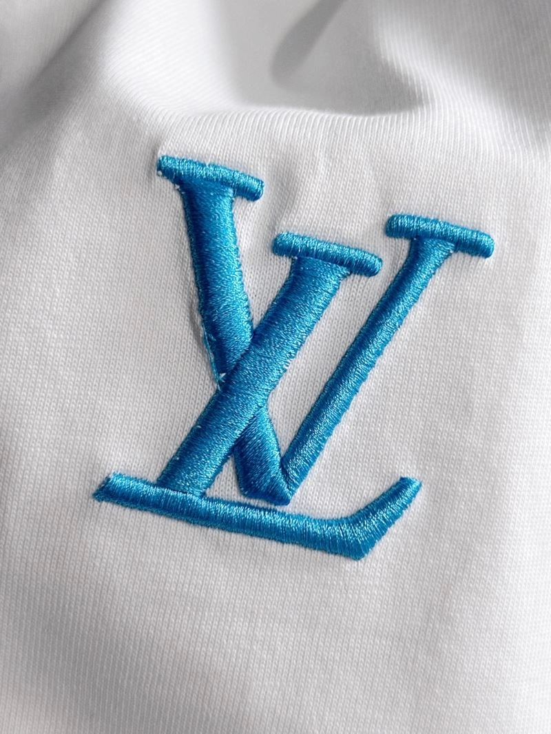 Louis Vuitton T-Shirts Versatile 132535