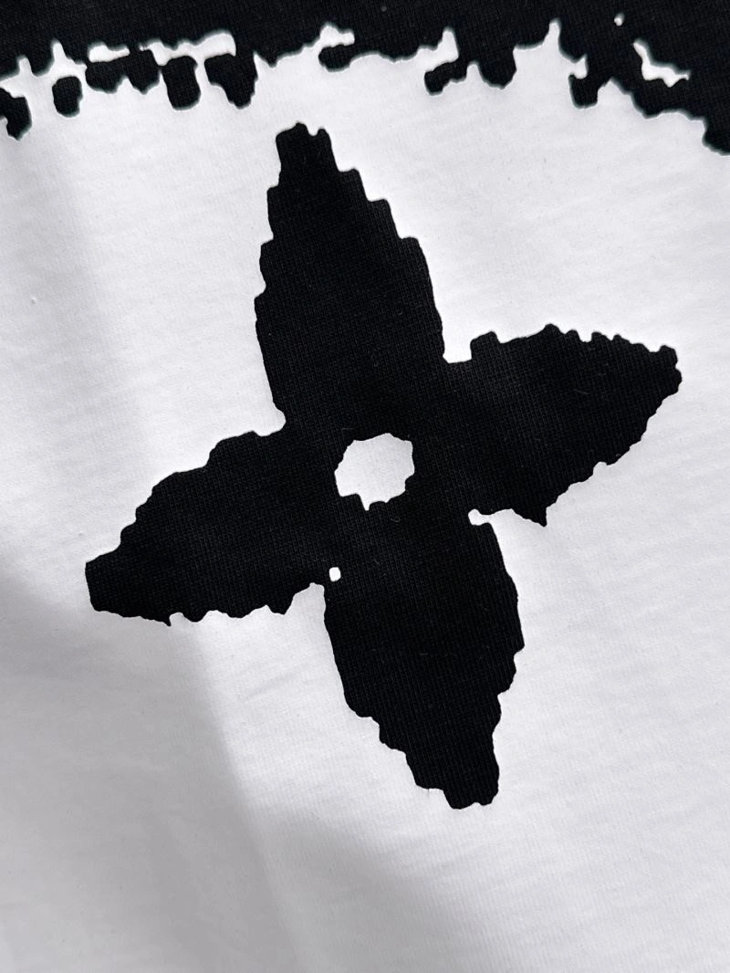 Minimalist Louis Vuitton T-Shirts 132534