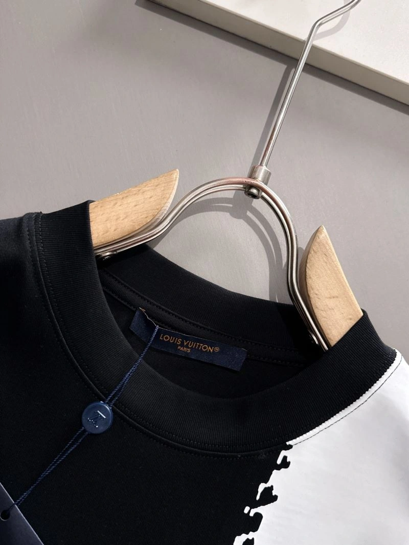 Minimalist Louis Vuitton T-Shirts 132534