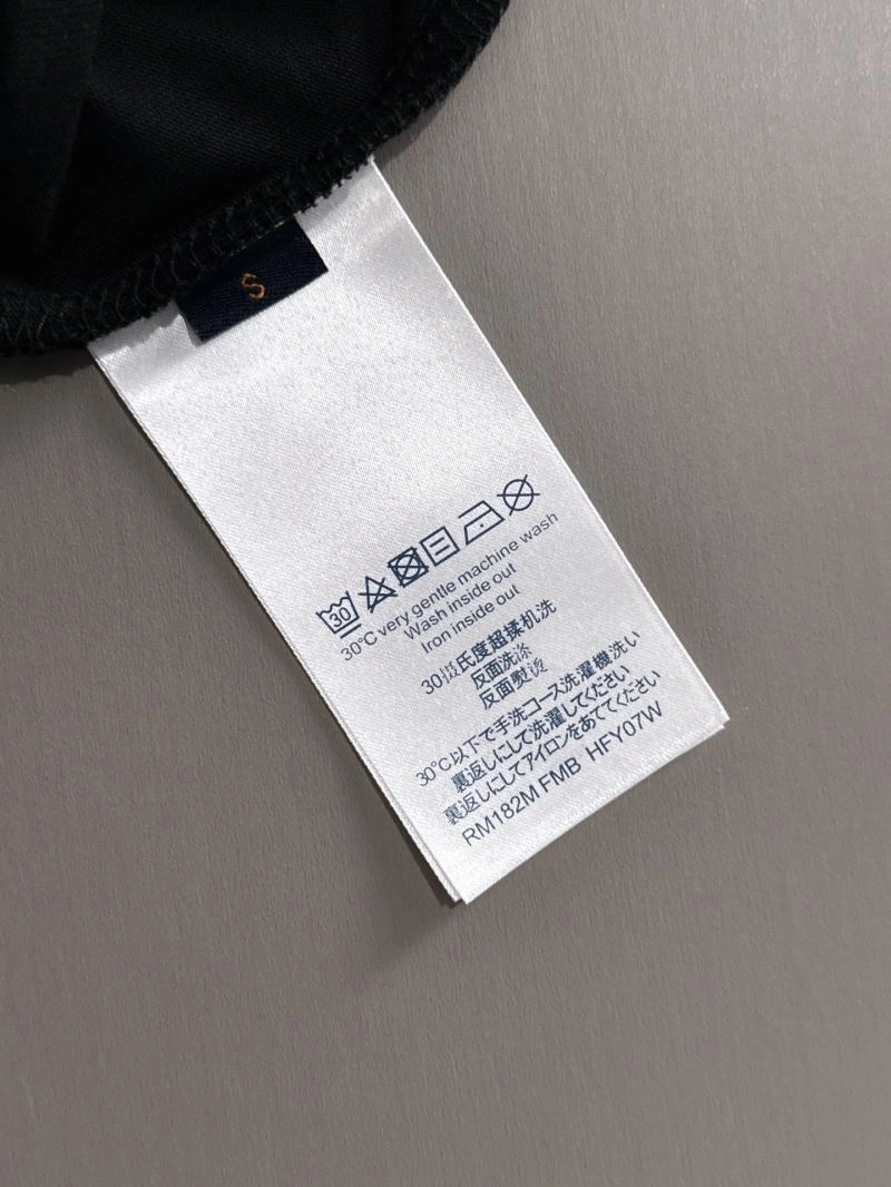 Minimalist Louis Vuitton T-Shirts 132534