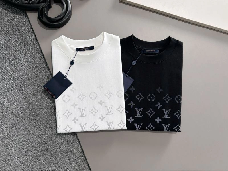 Compact Louis Vuitton T-Shirts 132549
