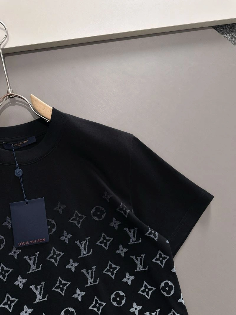 Compact Louis Vuitton T-Shirts 132549