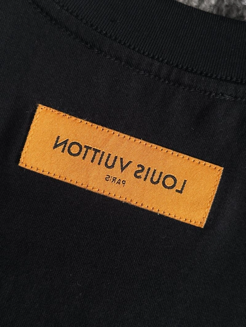 Compact Louis Vuitton T-Shirts 132549