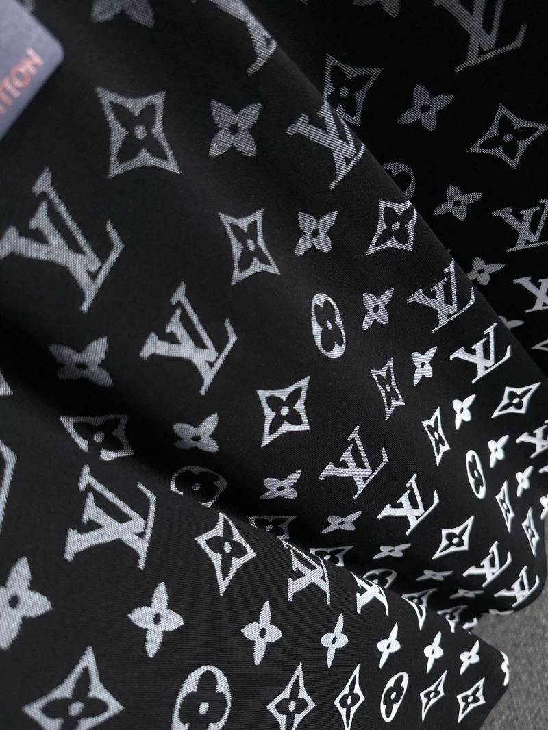 Compact Louis Vuitton T-Shirts 132549