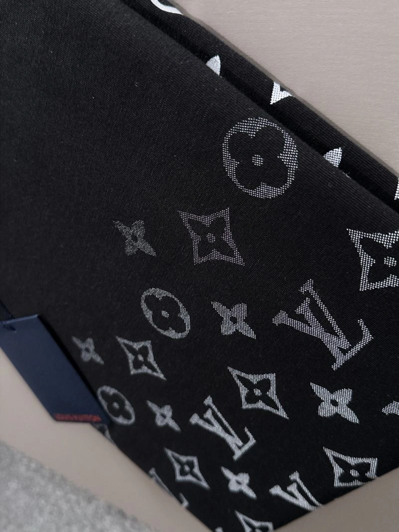 Compact Louis Vuitton T-Shirts 132549