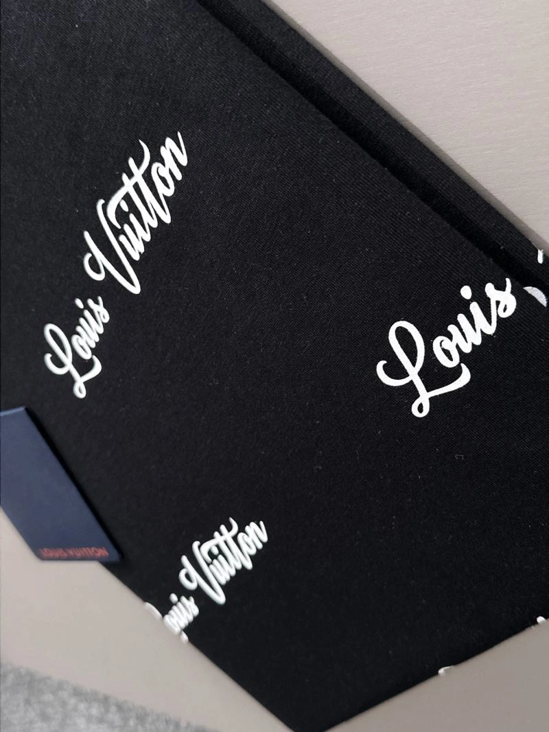 Supportive Louis Vuitton T-Shirts 132555