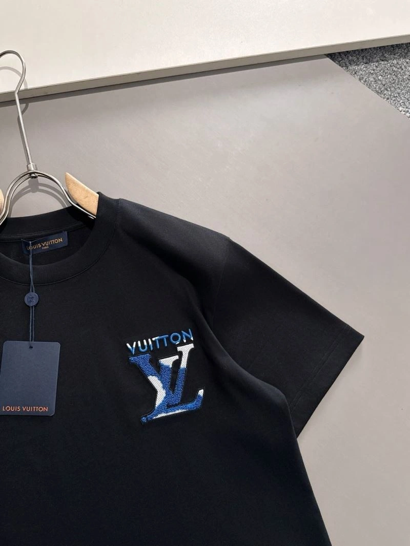 Sustainable Louis Vuitton T-Shirts 132526
