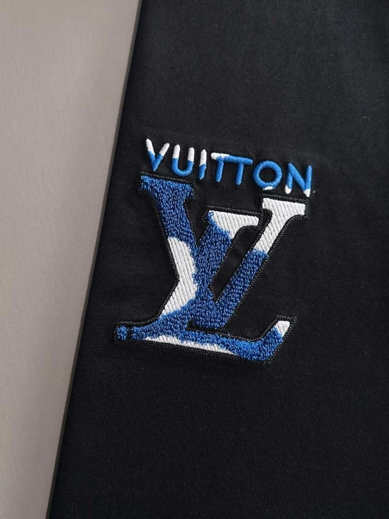 Sustainable Louis Vuitton T-Shirts 132526