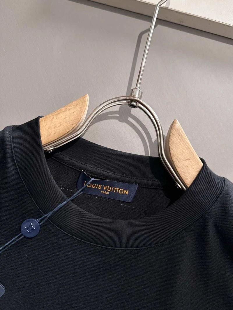 Sustainable Louis Vuitton T-Shirts 132526