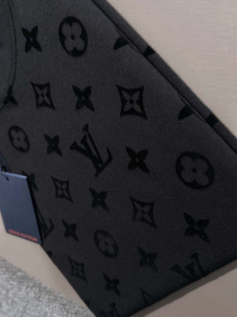 Minimalist Louis Vuitton T-Shirts 132530