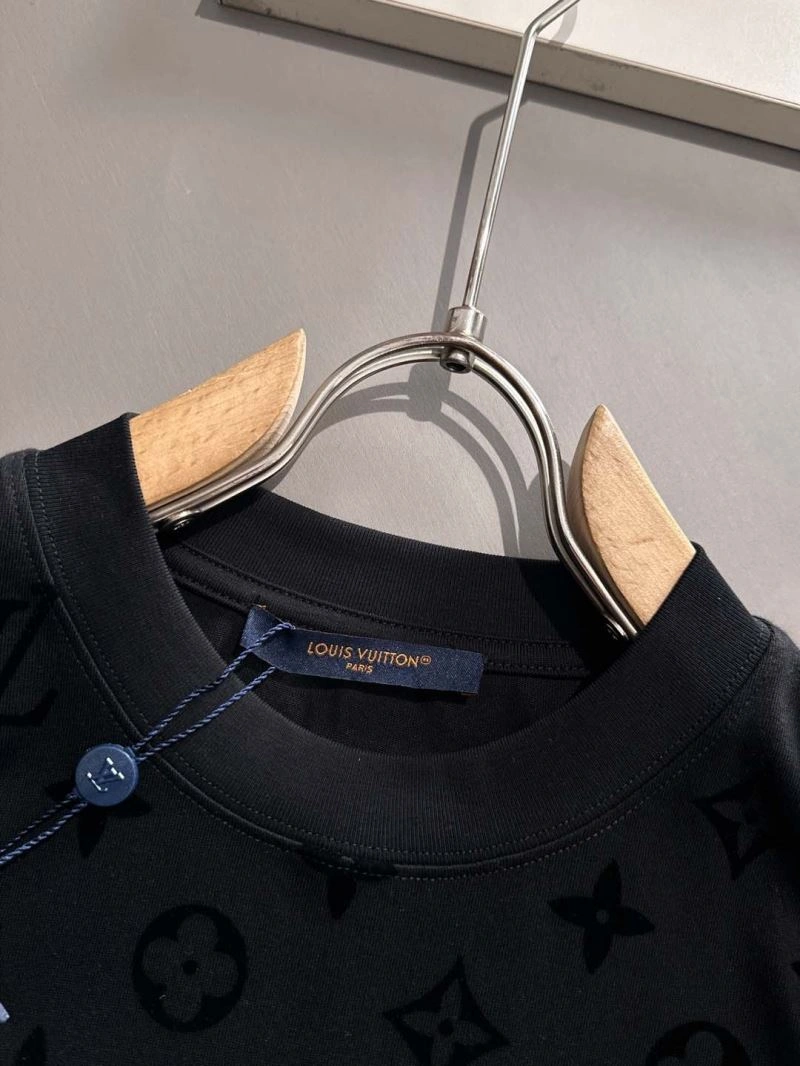 Minimalist Louis Vuitton T-Shirts 132530