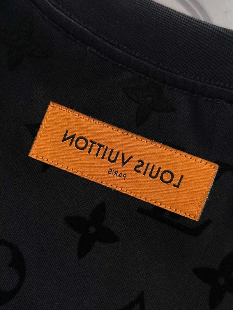 Minimalist Louis Vuitton T-Shirts 132530