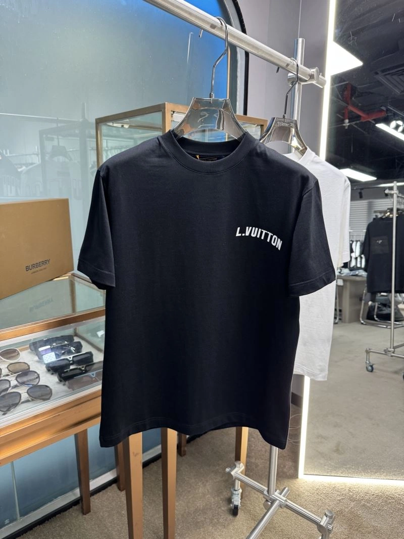 Stretchable Louis Vuitton T-Shirts 132499