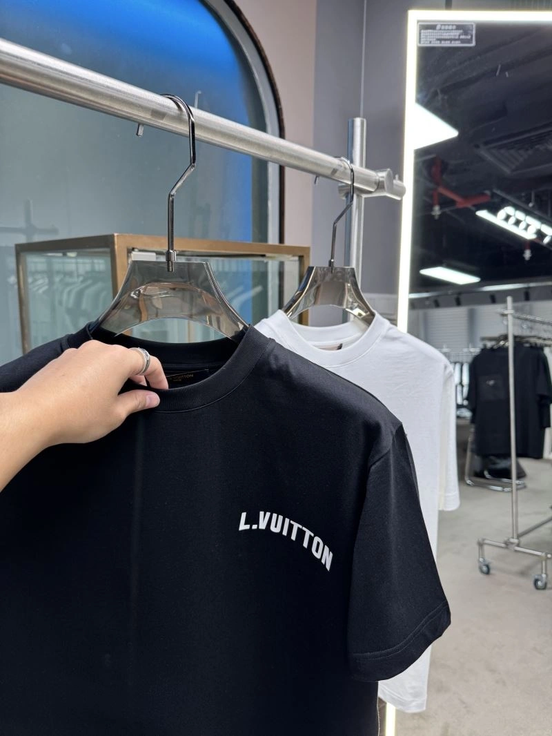 Stretchable Louis Vuitton T-Shirts 132499