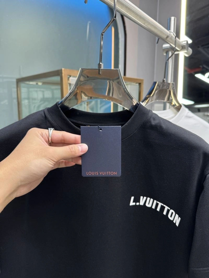 Stretchable Louis Vuitton T-Shirts 132499