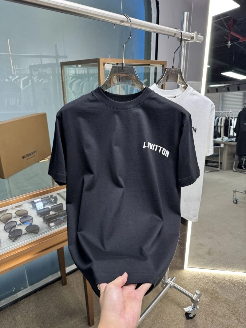 Stretchable Louis Vuitton T-Shirts 132499