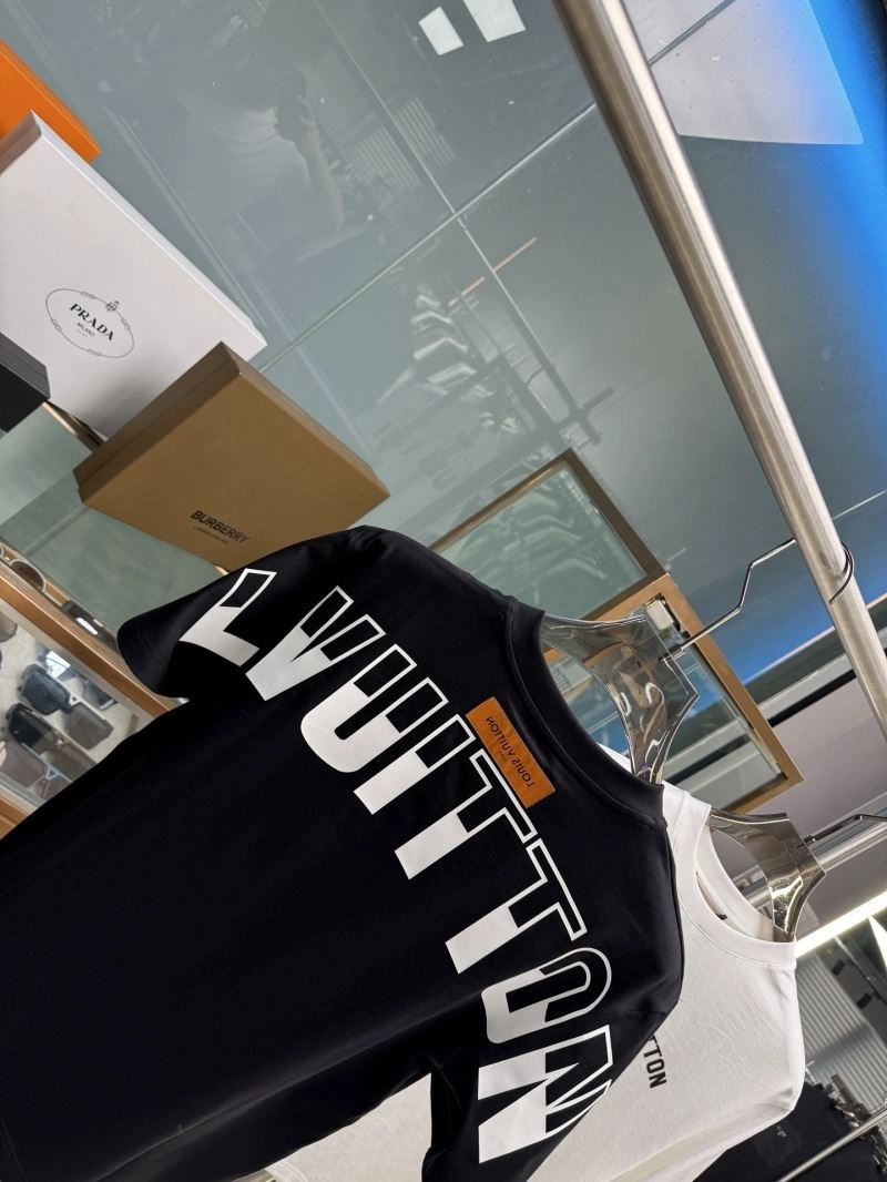 Stretchable Louis Vuitton T-Shirts 132499