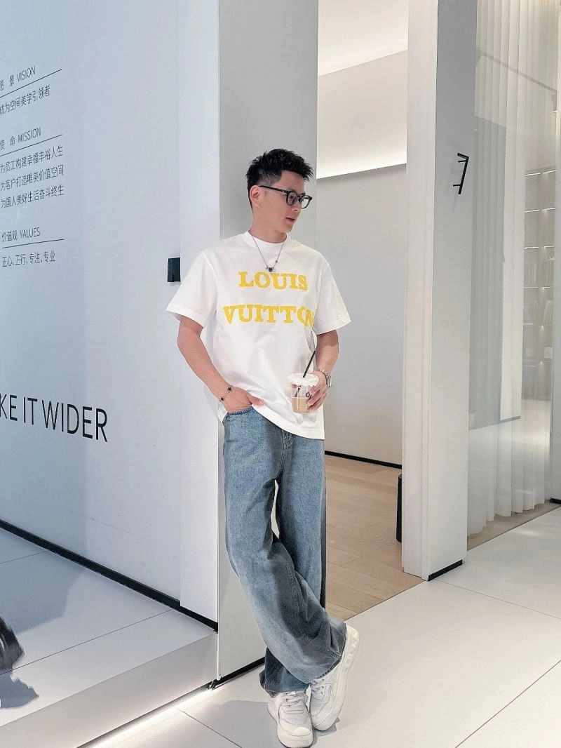 Louis Vuitton T-Shirts WrinkleFree 132514