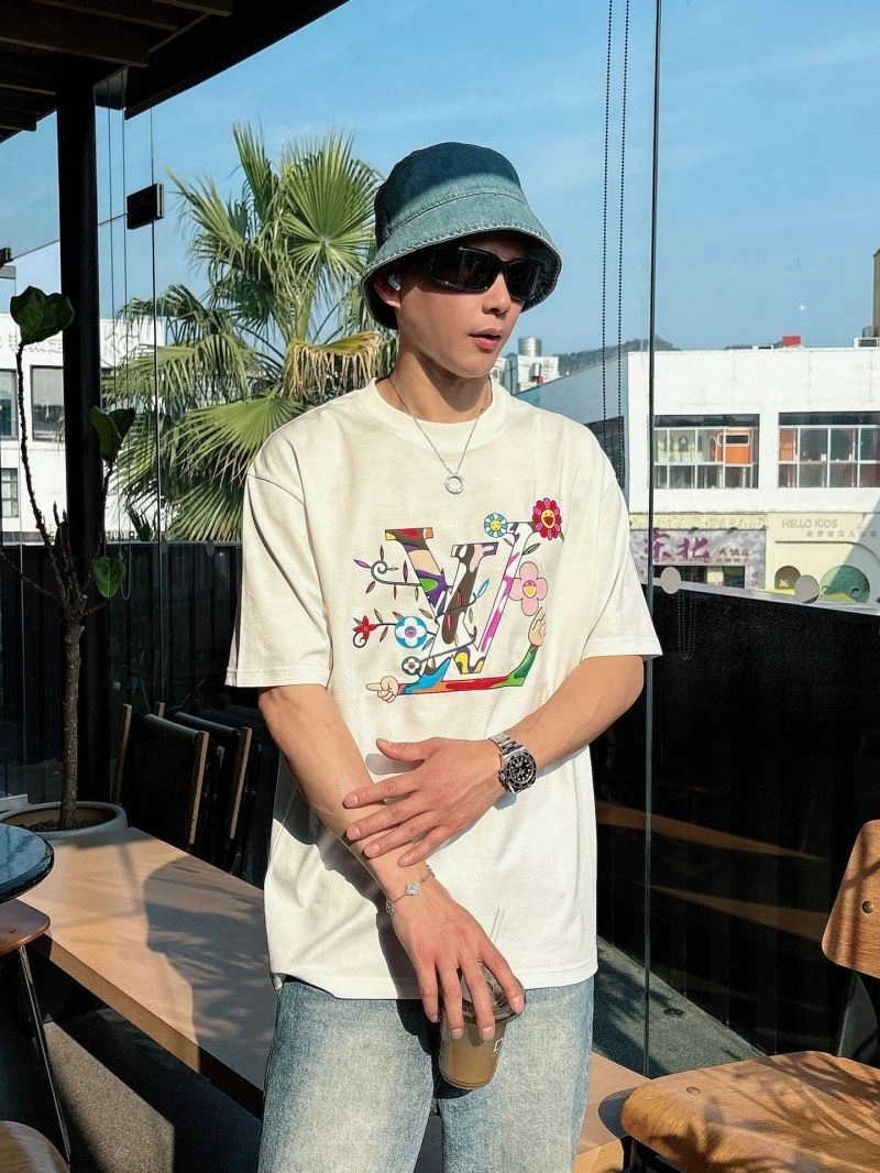Louis Vuitton T-Shirts Versatile 132512