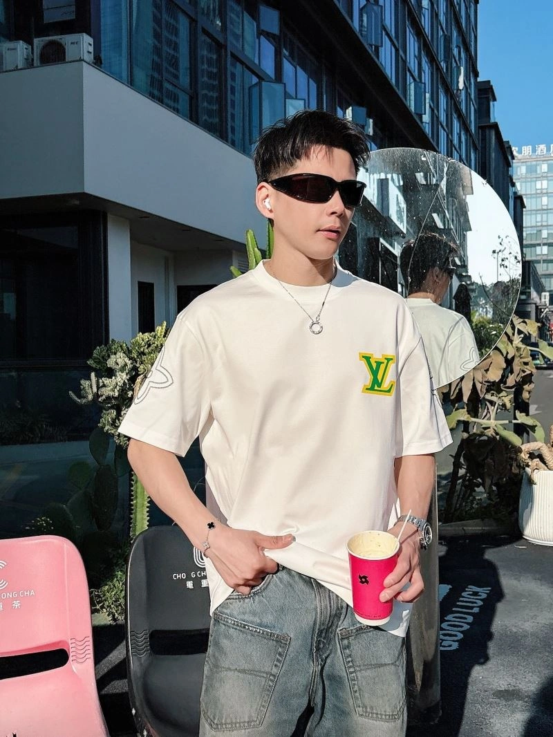Louis Vuitton T-Shirts Lightweight 132500