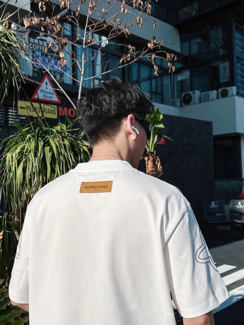 Louis Vuitton T-Shirts Lightweight 132500