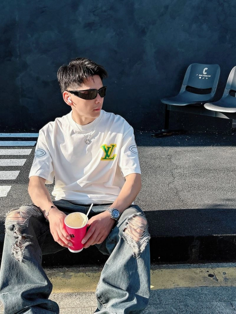 Louis Vuitton T-Shirts Lightweight 132500