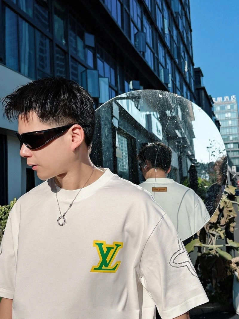 Louis Vuitton T-Shirts Lightweight 132500