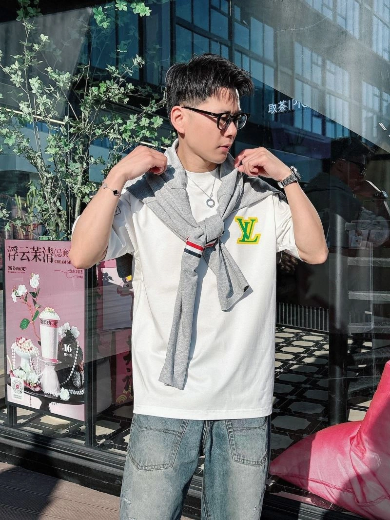 Louis Vuitton T-Shirts Lightweight 132500
