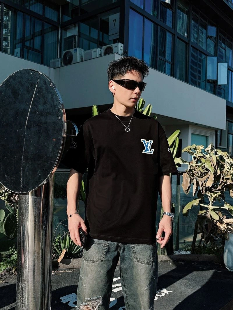 Flexible Louis Vuitton T-Shirts 132504