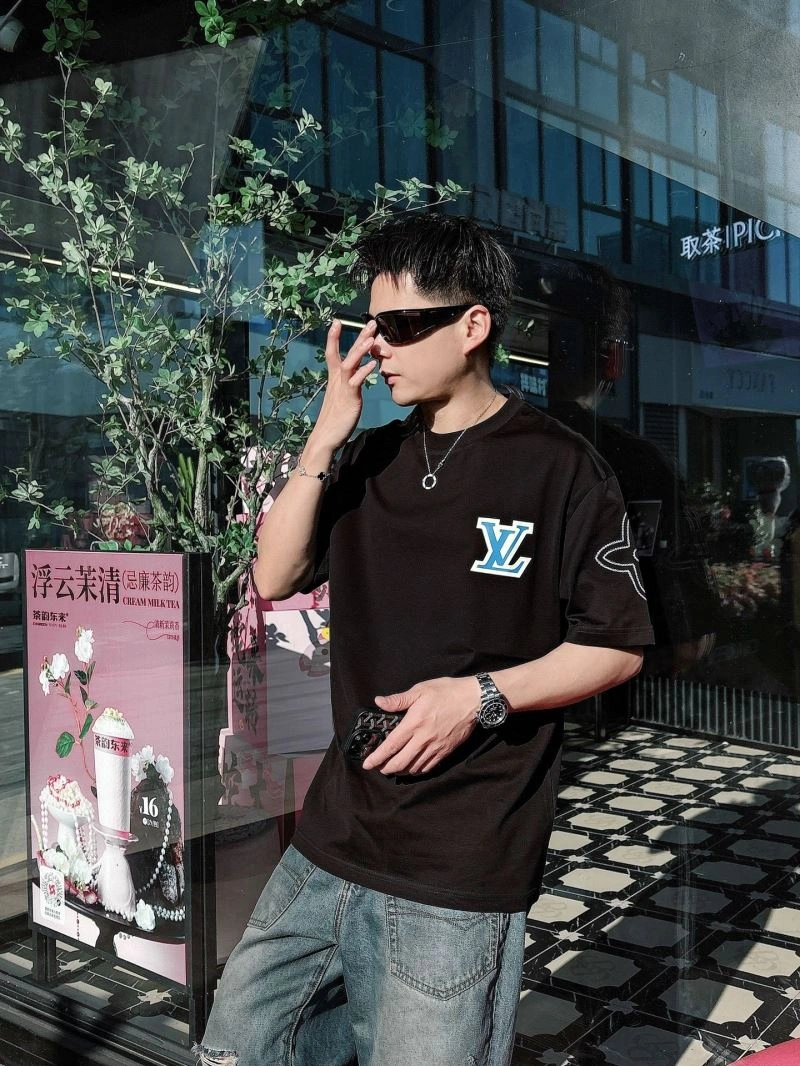 Flexible Louis Vuitton T-Shirts 132504