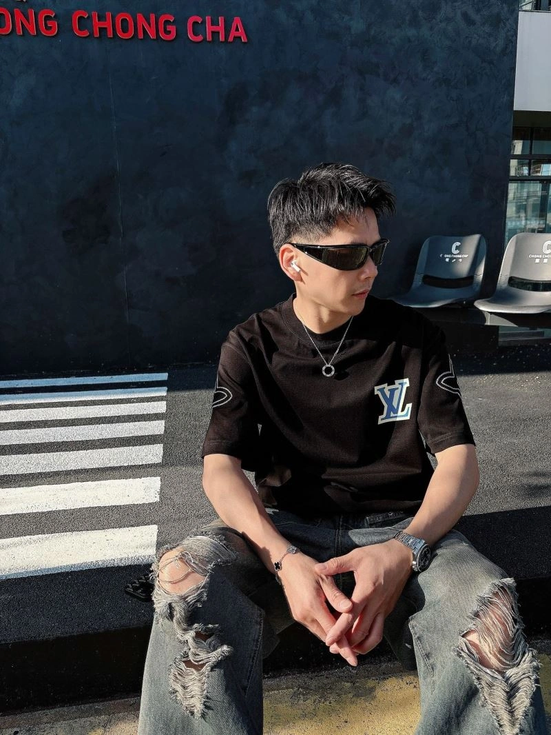 Flexible Louis Vuitton T-Shirts 132504