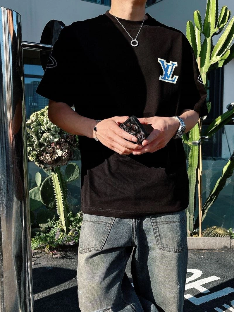 Flexible Louis Vuitton T-Shirts 132504
