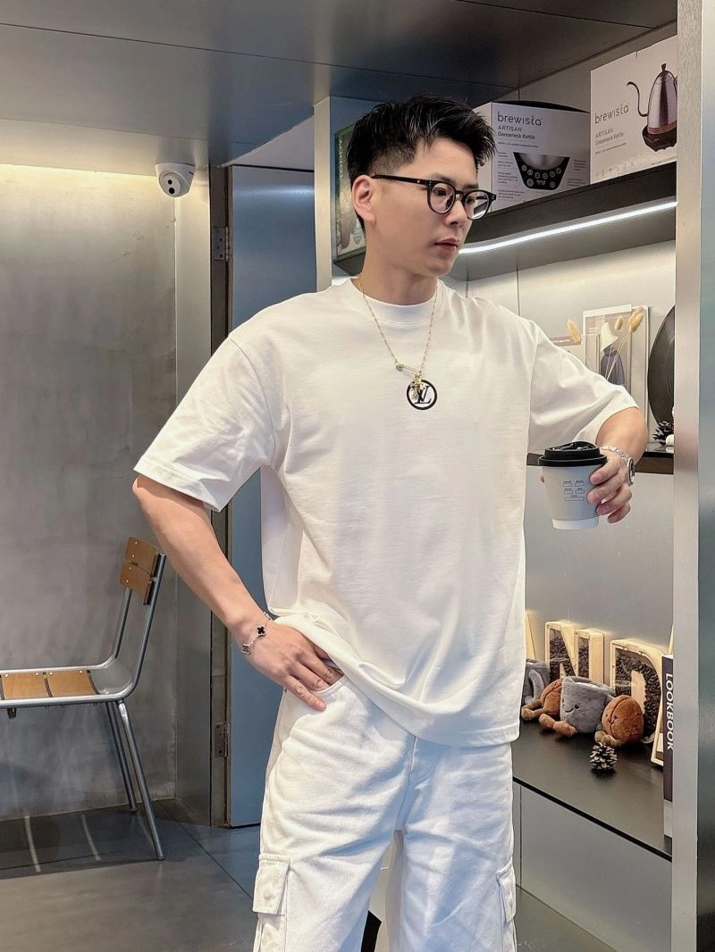 SmoothTexture Louis Vuitton T-Shirts 132497