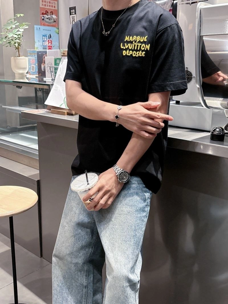 Louis Vuitton T-Shirts Lightweight 132490