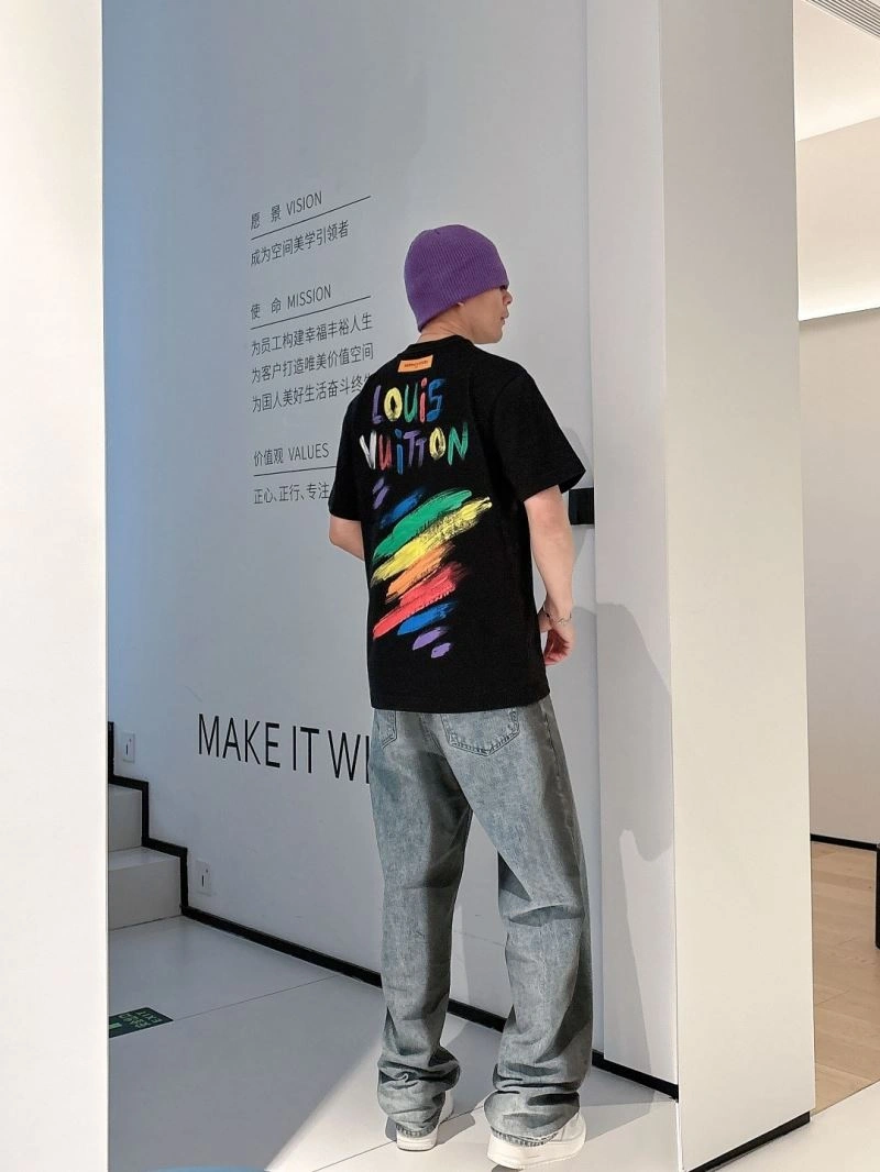 Louis Vuitton T-Shirts Lightweight 132485