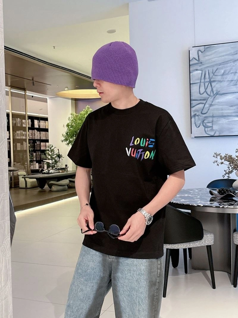 Louis Vuitton T-Shirts Lightweight 132485