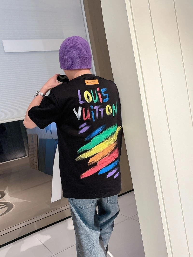 Louis Vuitton T-Shirts Lightweight 132485