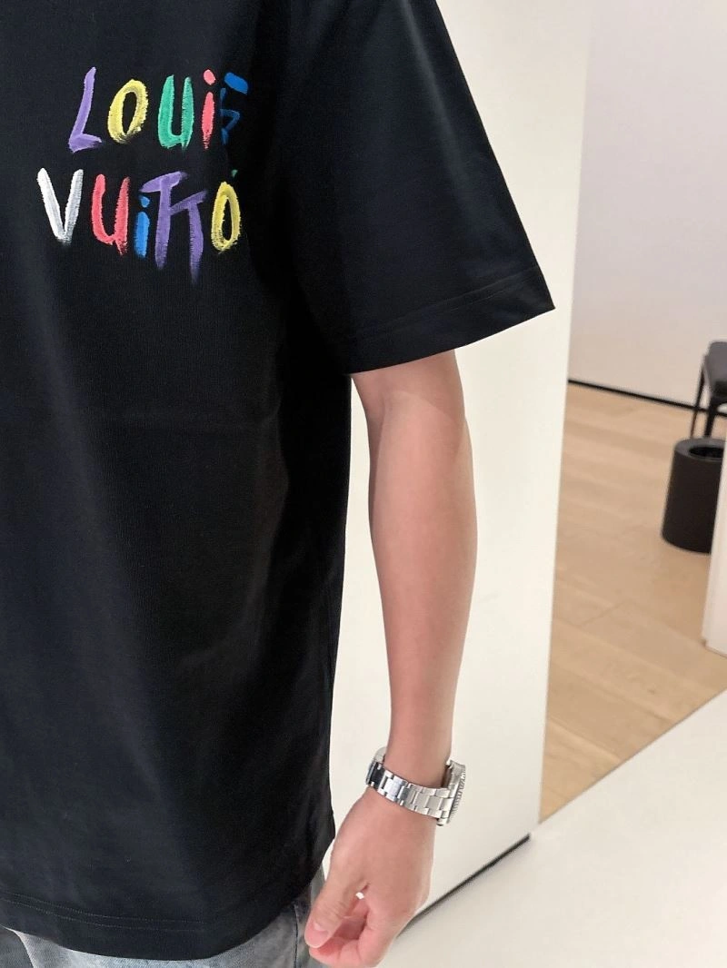 Louis Vuitton T-Shirts Lightweight 132485