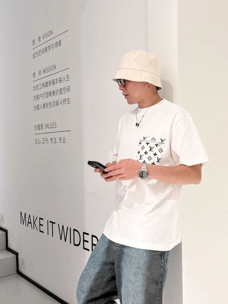 Versatile Louis Vuitton T-Shirts 132487
