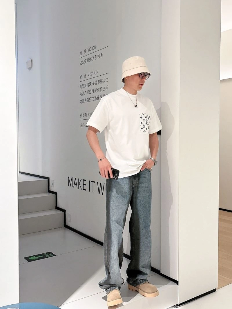 Versatile Louis Vuitton T-Shirts 132487