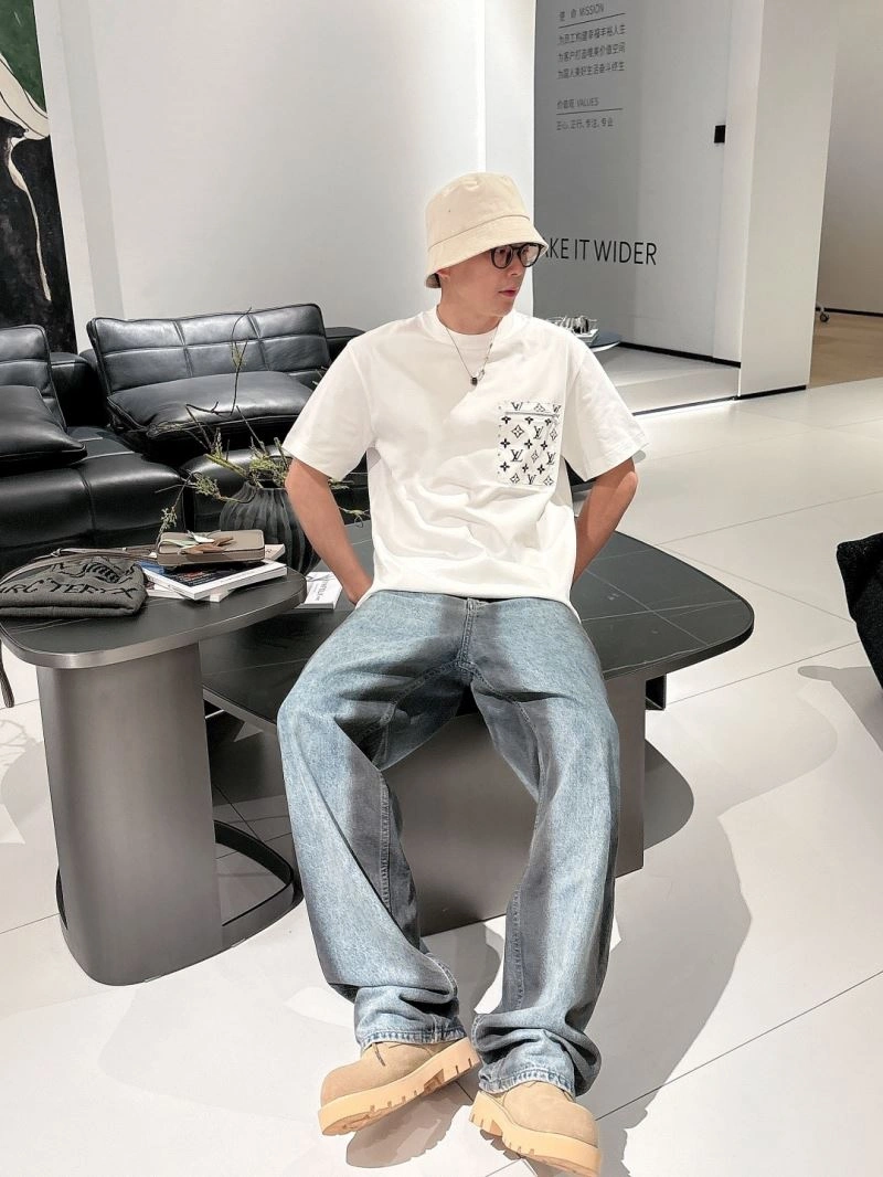 Versatile Louis Vuitton T-Shirts 132487